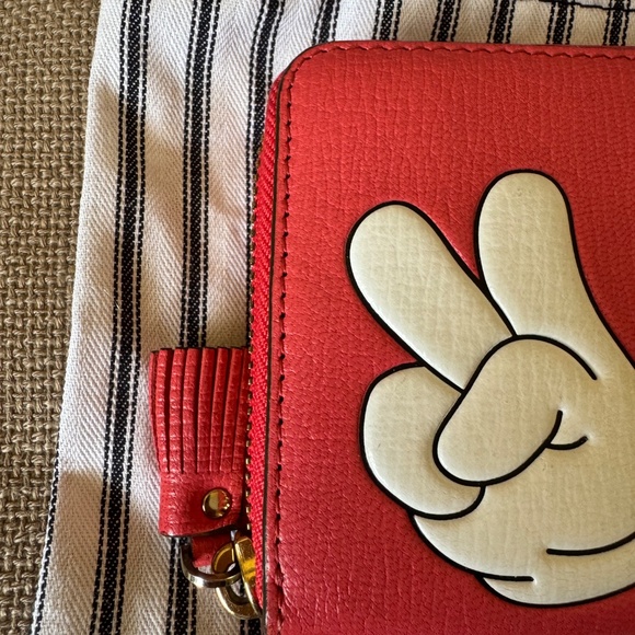 Anya Hindmarch coral colour leather zippy wallet - Picture 3 of 11